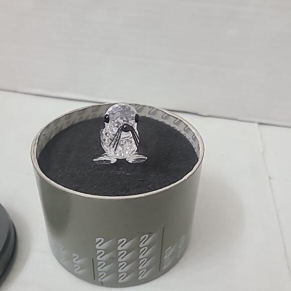 Swarovski Crystal Seal "Flipper" Figurine #7663NR46 with Box And Certificate - Picture 2 of 7